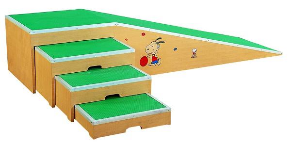 Tilt board for children's gait training