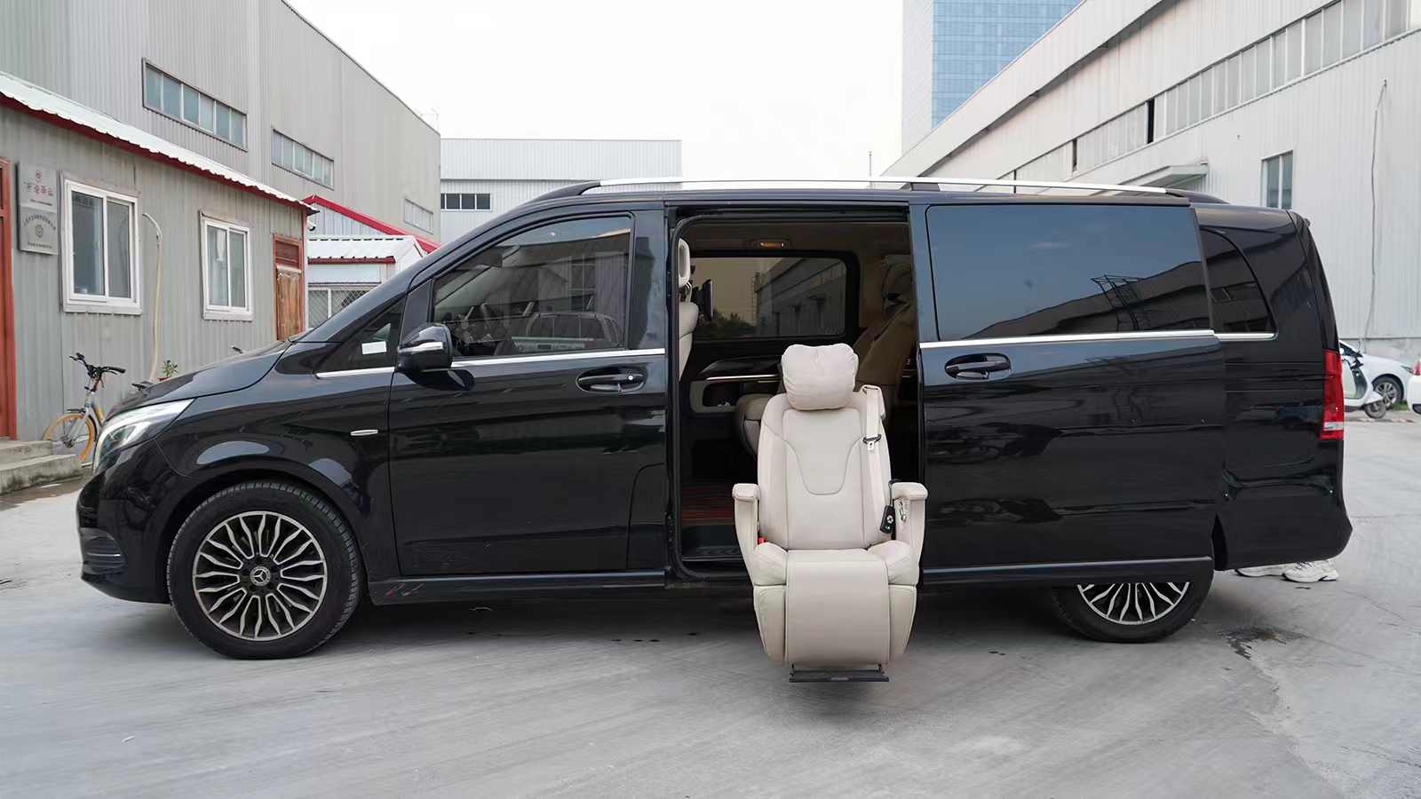 Lifting and rotating welfare seat